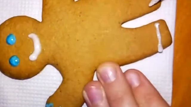 РИСУЕМ НА ПЕЧЕНЬЕ/ВИДЕО ДЛЯ ДЕТЕЙ/РИСУЕМ/НОВОГОДНИЕ ВИДЕО/ЧТО ДЕЛАТЬ НА КАНИКУЛАХ смотреть онлайн