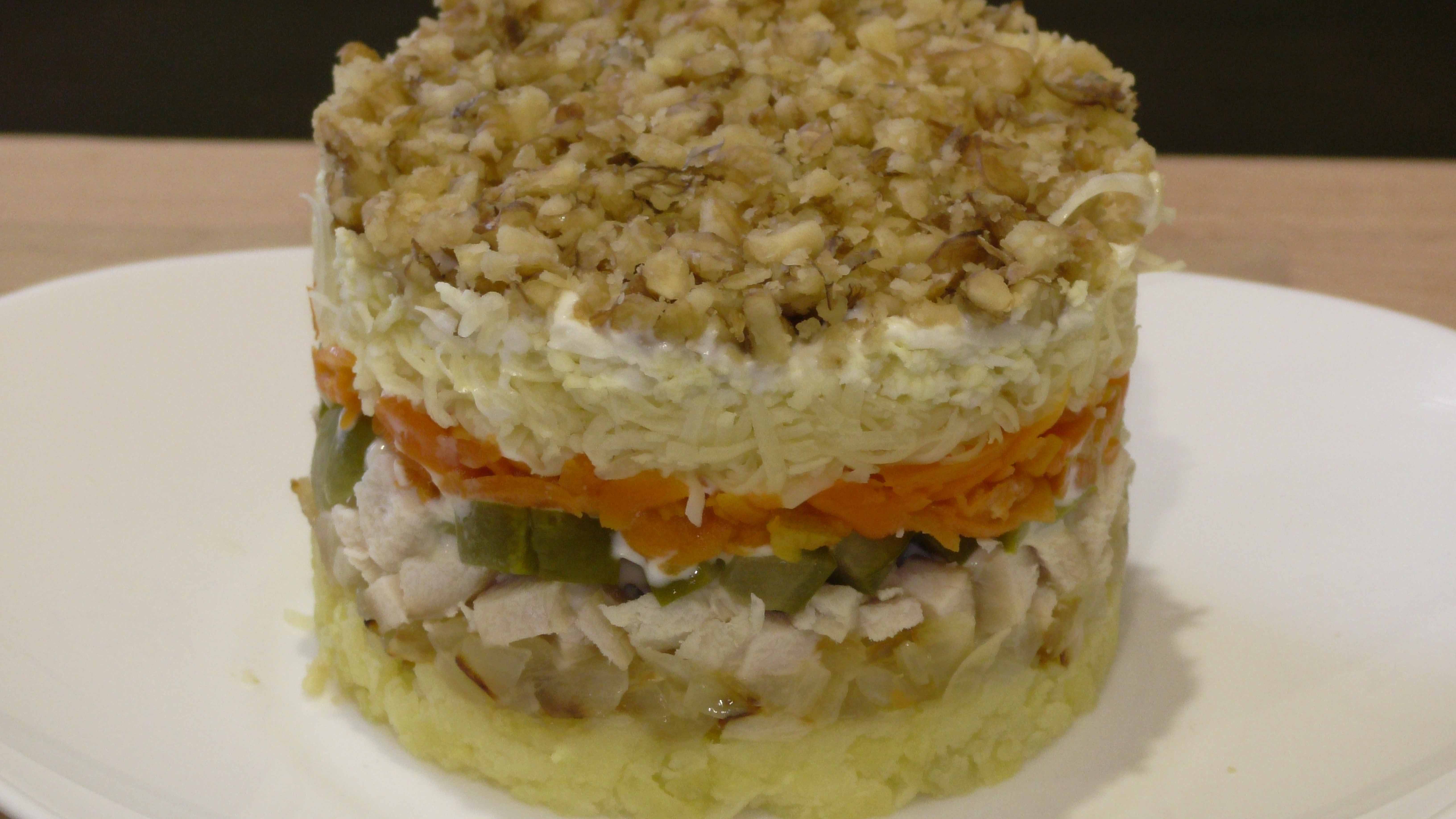СЛОЕНЫЙ САЛАТ С КУРИЦЕЙ на праздничный стол. Красиво, сытно и очень вкусно! смотреть онлайн