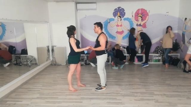 Бразильский танец форро. Вариации с бананой. смотреть онлайн