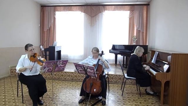 Камерный ансамбль Рапсодия ДШИ ВП, Мелодия Е.Крылатов смотреть онлайн