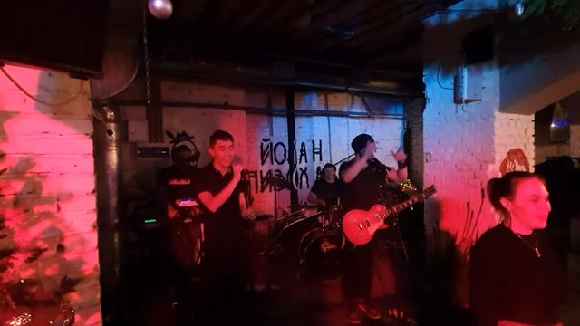 Кавер группа PITBULL BAND - #18мнеуже #забирай#рукивверх #барабанщикжжёт #кавер#cover #live #свежак смотреть онлайн