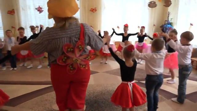 Хореографія Інни Борисенко_Танок Малюків та Карлсона_Всі на дах_Кав`ярня "Осінні смаколики" смотреть онлайн