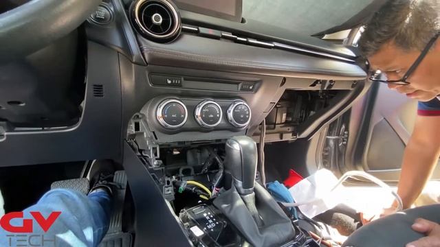 Instalación de CarPlay/Android Auto en Mazda 2 смотреть онлайн