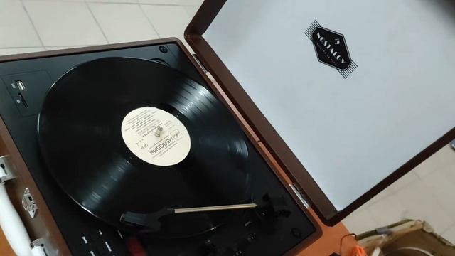 Портативный ретро проигрыватель Auna Peggy Sue (CD,USB,SD) brown смотреть онлайн