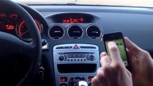 Подключаем iPhone к автомагнитоле.