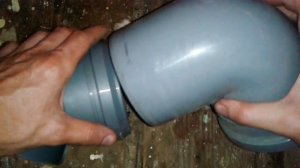 Видео: Как разобрать канализационные трубы диаметром 110 мм?