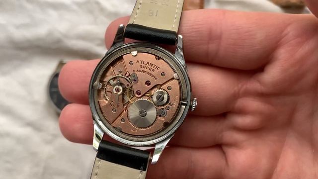 Видеообзор и история винтажных швейцарских наручных часов Atlantic смотреть онлайн
