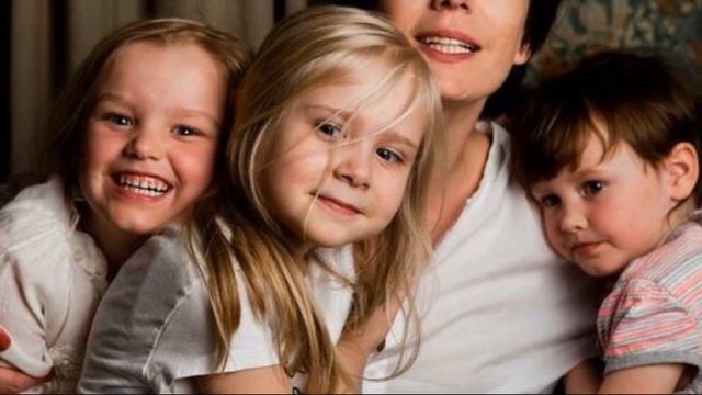 ЗАТМИЛИ КРАСОТОЙ! Вот как выглядят дочери Чулпан Хаматовой смотреть онлайн