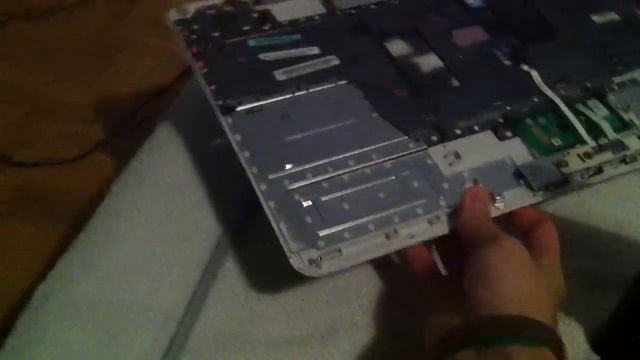 Como desmontar um Toshiba Satellite L500 (dirigido a Raith11458) смотреть онлайн