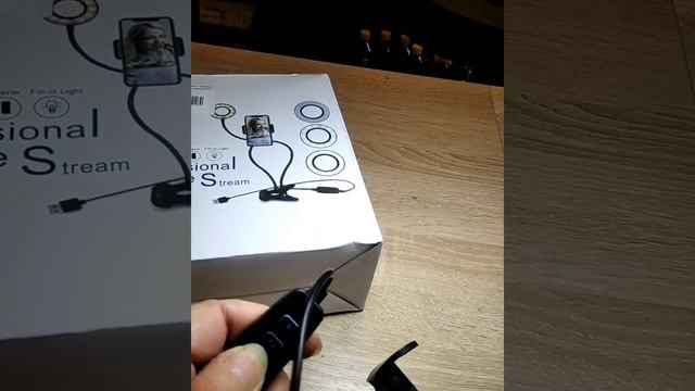 Обзор кольцевой лампы на прищепке с держателем для телефона смотреть онлайн