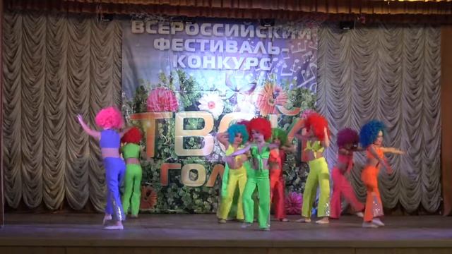 Танцевальная студия "В движении" "Диско" смотреть онлайн