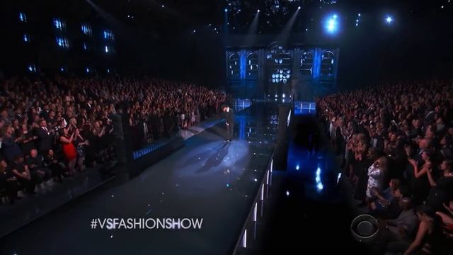 The Weeknd - In The Night - Can’t Feel My Face (Victoria Secret Paris Fashion Show) 4K HDR VIDEO 32D смотреть онлайн