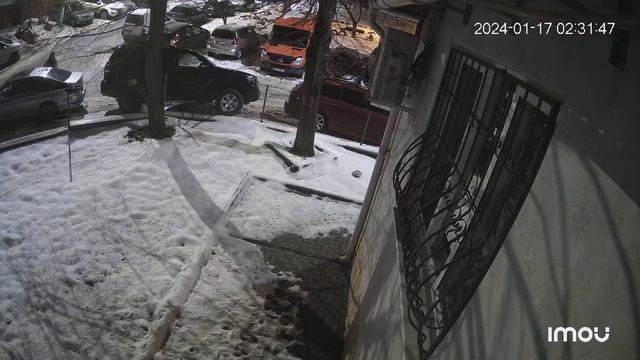 Барыги отпиливают и воруют катализатор на машине Toyota смотреть онлайн