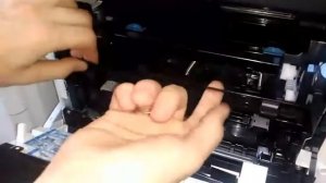 извлечение бункера из Kyocera 2235dn.