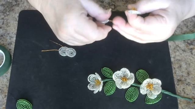 Жасмин из бисера. Мастер - класс. Бисероплетение.