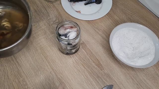 КАК ВКУСНО ПРИГОТОВИТЬ РЫБНЫЕ КОНСЕРВЫ В МАСЛЕ ... смотреть онлайн