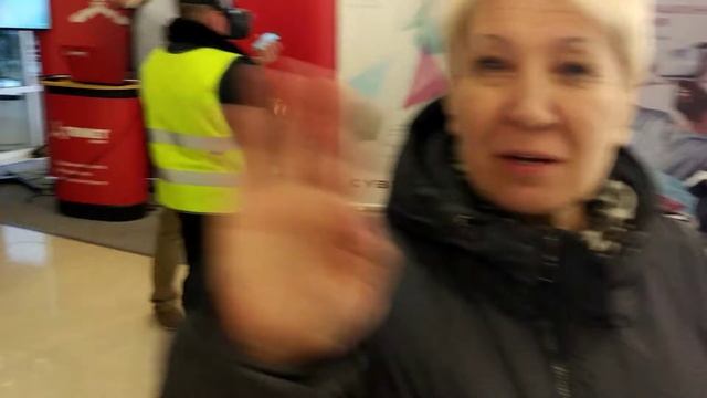 Гаишники осваивают виртуальную реальность на #риф2017 смотреть онлайн