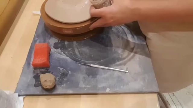 Ручная лепка из глины. Делаем тарелку из глины .
