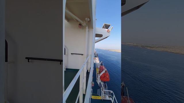 Заходим в Суэцкий канал со строны Средиземного моря, принимаем на борту сопровождение. смотреть онлайн