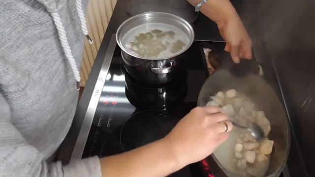 Макароны с курицей и грибами в сметанном соусе смотреть онлайн