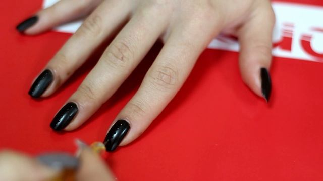 маникюр.как из глянцевого лака ,сделать матовый смотреть онлайн
