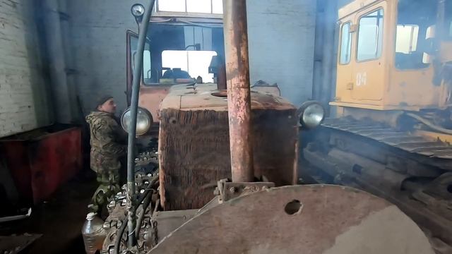 ДТ 75 Утренний запуск двигателя! Пускач портит нервы Василию! смотреть онлайн