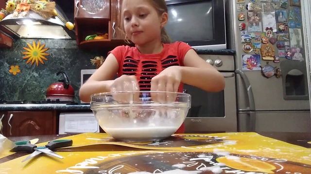 НЬЮТОНОВСКАЯ ЖИДКОСТЬ! ТВЁРДАЯ И ТЕКУЧАЯ ОДНОВРЕМЕННО! смотреть онлайн