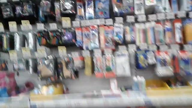 Выбираю подарок лучшей подруге море игрушек LEGO BARBIE MINIONS и конечно PUKER смотреть онлайн