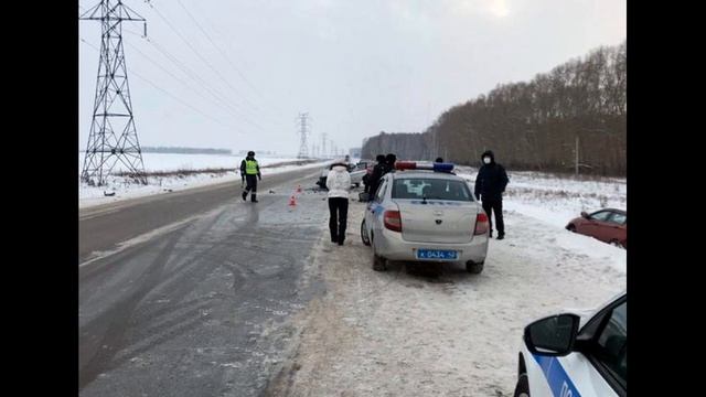 13.12.2020. Два Hyundai Solaris лоб в лоб столкнулись на дороге Кемерово - Промышленная смотреть онлайн