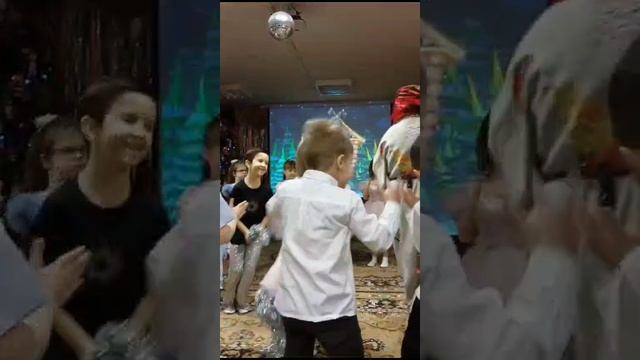 Новогодний утренник 1505 смотреть онлайн