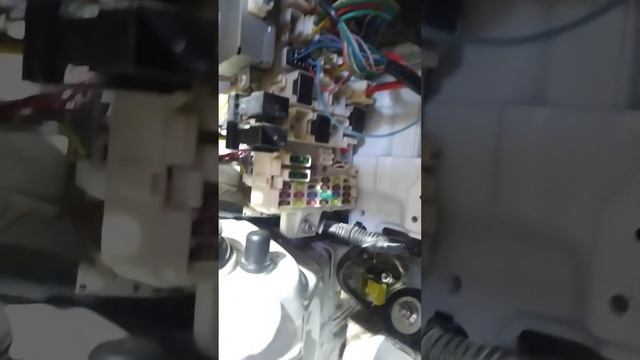 Mitsubishi Minicab, подключение камеры заднего вида (хода).