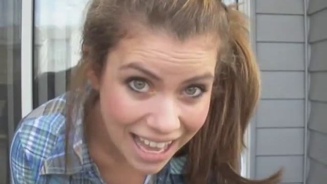 Miley Cyrus- Party in the USA Music Video смотреть онлайн