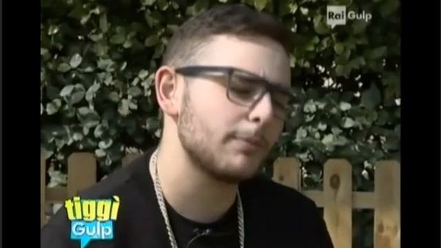 Rocco Hunt - Servizio Tiggì Gulp смотреть онлайн