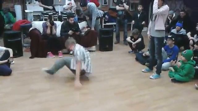 Break Dance от Анатолия Шевченко — Отборочный круг на FUN BOX 29.12.2013 смотреть онлайн