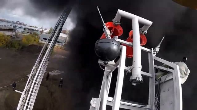 Глазами МЧС_ пожар на асфальтовом заводе в Красноярске смотреть онлайн