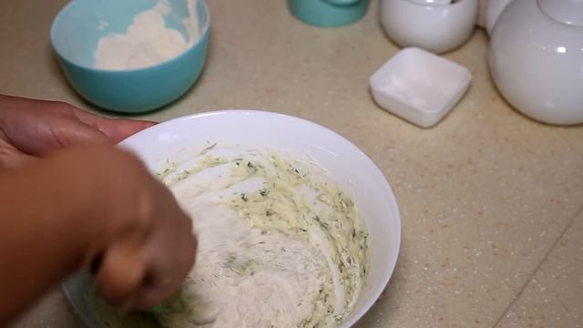 Нежные оладьи с сыром и зеленью на завтрак. смотреть онлайн