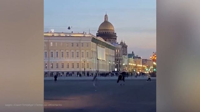 Строптивая лошадь на Дворцовой сбежала от хозяйки и ДПС смотреть онлайн