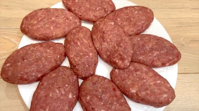 Бюджетные, домашние, мега сочные котлеты?Beef cutlets. #котлеты #cutlets #food смотреть онлайн