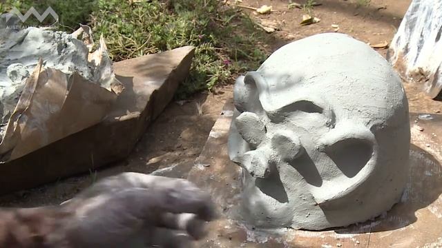 Asaro Mud Men Bring Their Holosa Masks To The Australian Museum