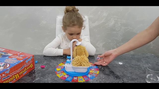 ЧЕЛЛЕНДЖ! Настольная игра "искупай щенка" (Викупай цуценя, Soggy Doggy game). Кто же победит?? смотреть онлайн