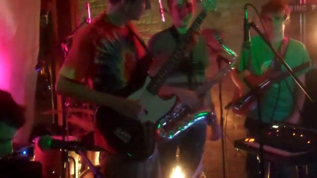 Don Chaplan live at the JJ Java July 6th, Performing Burger Bounce смотреть онлайн