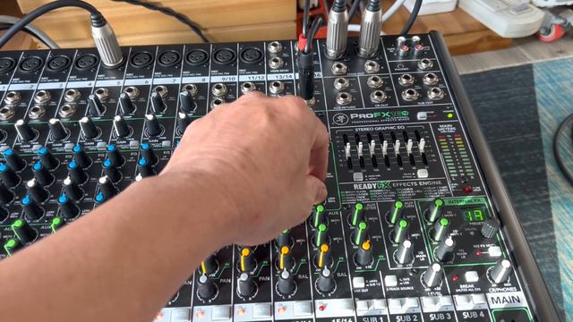 Mixer bãi Mỹ mackie profx16v2 có efects có compressor có Equalizer cực phê смотреть онлайн