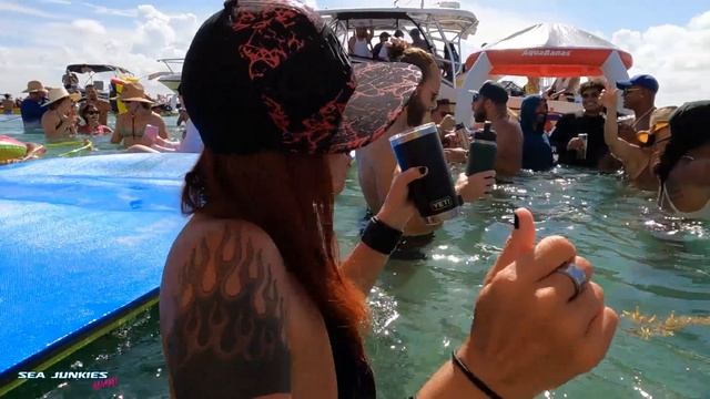 Epic Miami Haulover Sandbar party ? Floating Dance Pole!!! смотреть онлайн