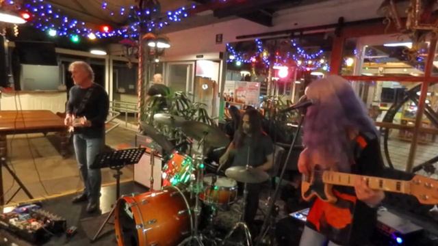 ♻️🧚♻️ I ~ F E E L ~ G O O D ♻️🧚♻️Rebecca Johnson Band (QSC Touchmix 16) смотреть онлайн