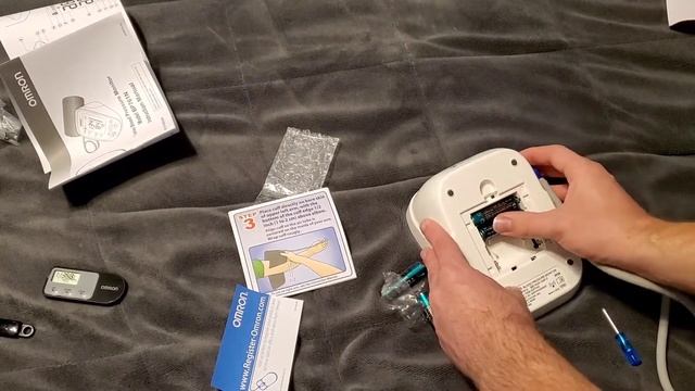 OMRON BP761N Blood Pressure Monitor - Unboxing & Test смотреть онлайн