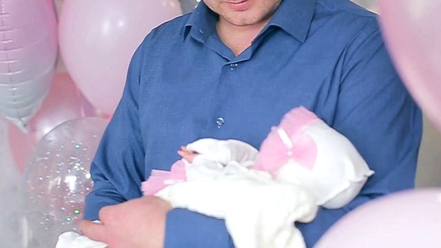 Трогательная выписка из роддома 2022 Авиценна в Новосибирске. Фотограф на встречу в роддоме