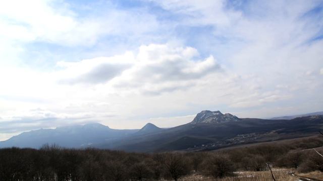 Вид на Бештау с холмов Змейки. 4.03.2018 смотреть онлайн