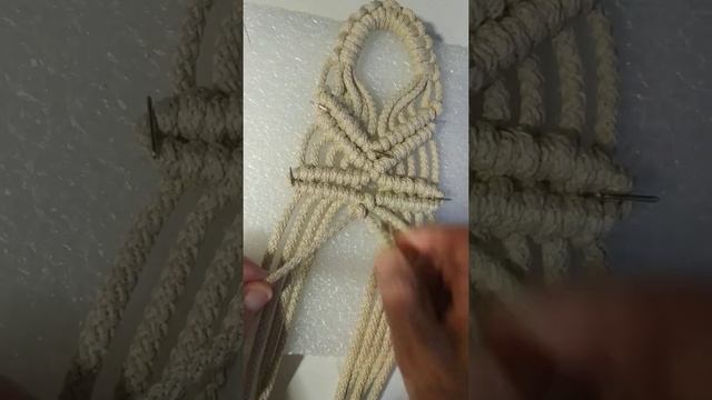 МАСТЕР КЛАСС Макраме. Плетение Кашпо Часть 3 " Пионерский узел"#макраме #плетение #кашпо #цветок смотреть онлайн