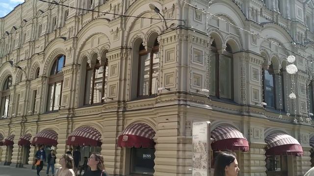 Выход из метро "Площадь Революции' на улицу Никольская смотреть онлайн