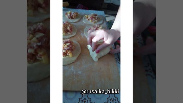 Как приготовить треугольники с мясом и картофелем смотреть онлайн